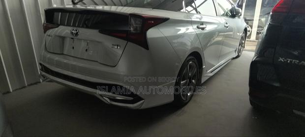 New Toyota Prius 2021 Pearl