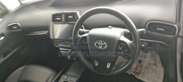 New Toyota Prius 2021 Pearl