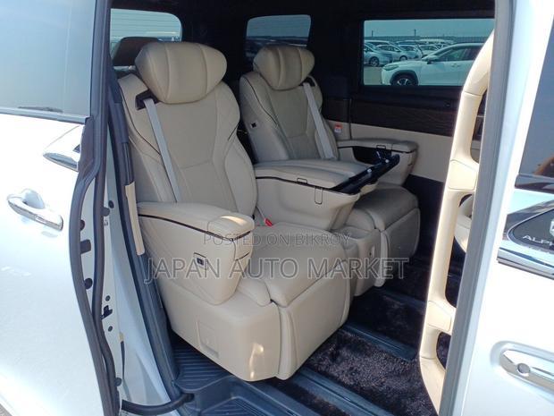 Toyota Alphard 2024 Pearl