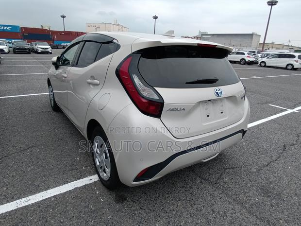 Toyota Aqua 2022 Beige