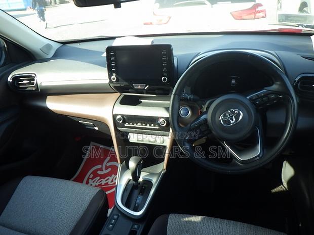 Toyota Yaris Cross 1.5 Hybrid FWD 2023 Red