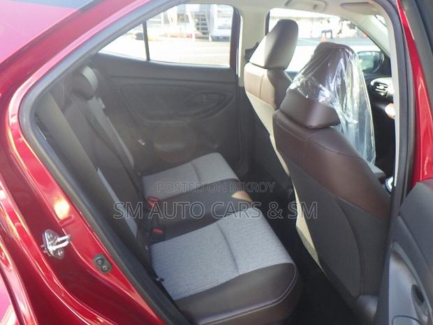 Toyota Yaris Cross 1.5 Hybrid FWD 2023 Red