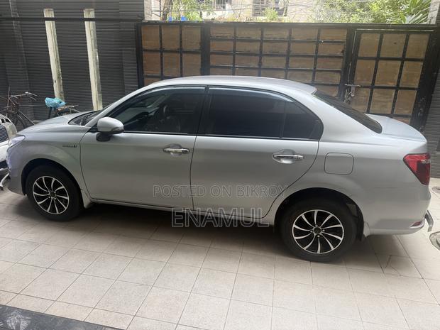 Toyota Axio 1.5 Hybrid 2WD 2017 Silver