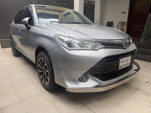 Toyota Axio 1.5 Hybrid 2WD 2017 Silver