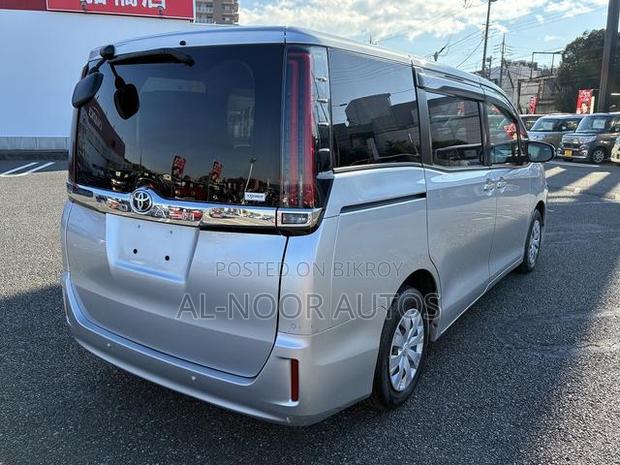 Toyota Noah 2.0 FWD (8 Seater) 2021 Silver