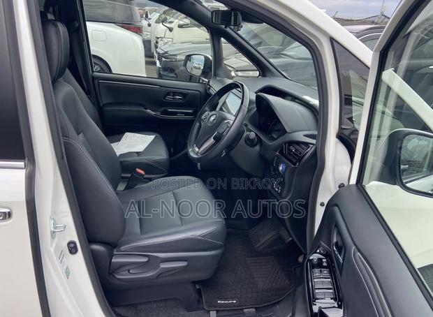 Toyota Esquire 2021 Pearl
