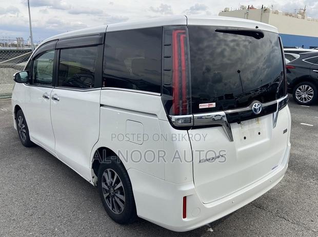 Toyota Esquire 2021 Pearl