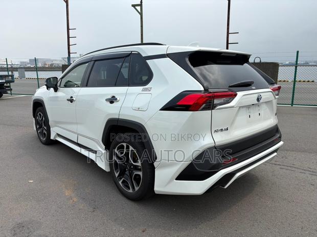 Toyota RAV4 2021 Pearl