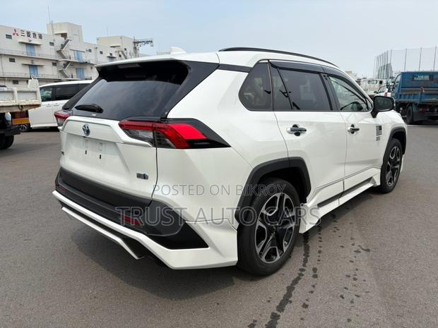 Toyota RAV4 2021 Pearl