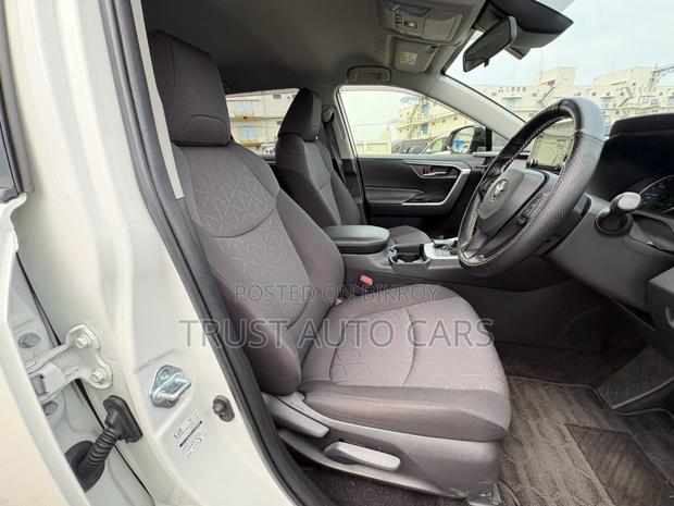 Toyota RAV4 2021 Pearl