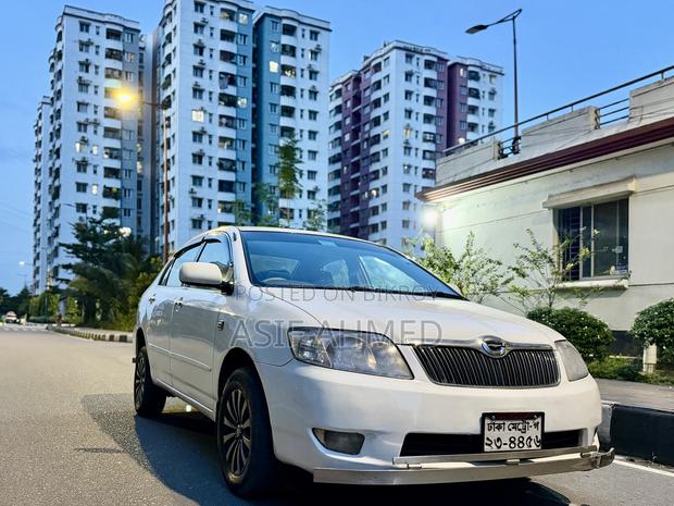Toyota Corolla Sedan 2005 White