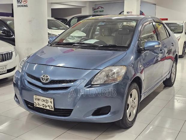 Toyota Belta 2005 Blue