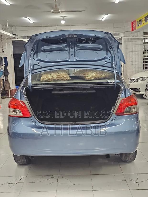 Toyota Belta 2005 Blue