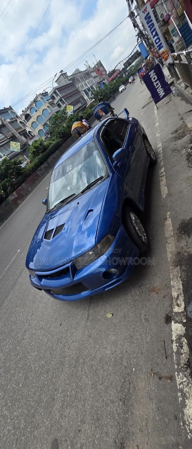 Mitsubishi Lancer 2000 Blue