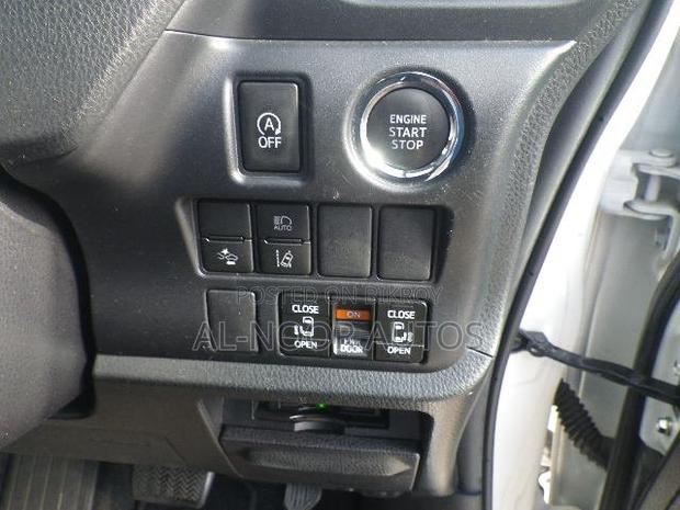 Toyota Noah 2.0 FWD (8 Seater) 2021 Pearl