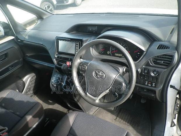 Toyota Noah 2.0 FWD (8 Seater) 2021 Pearl
