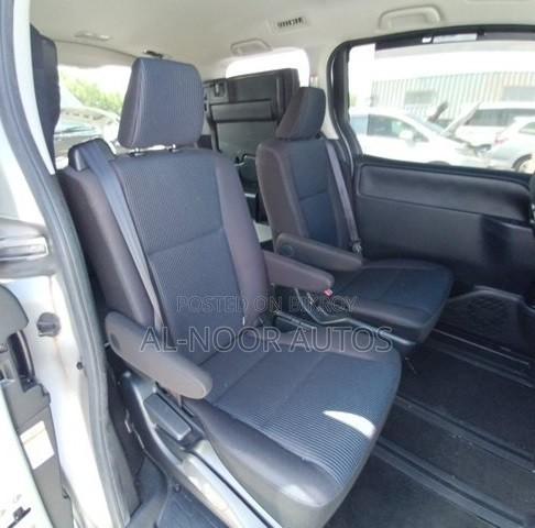 Toyota Noah 1.8 FWD Hybrid (7 seater) 2021 Silver
