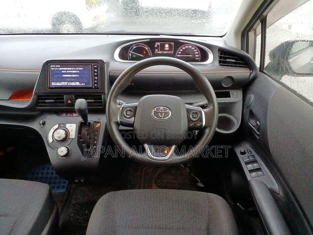 Toyota Sienta 2021 Brown