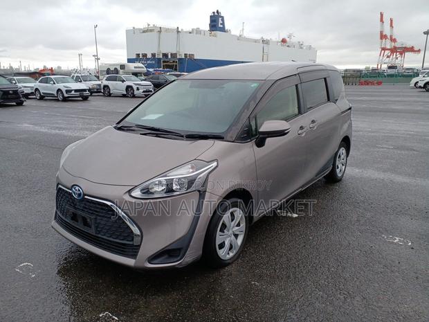 Toyota Sienta 2021 Brown