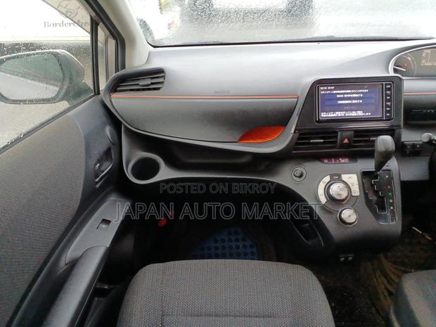 Toyota Sienta 2021 Brown