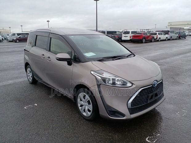 Toyota Sienta 2021 Brown