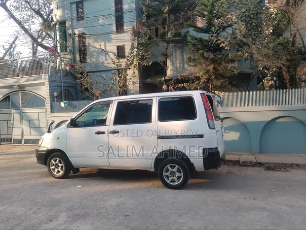 Toyota Noah 2005 White