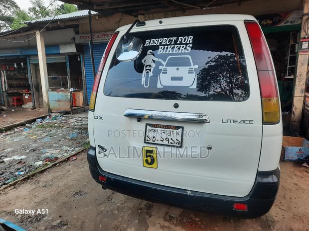 Toyota Noah 2005 White