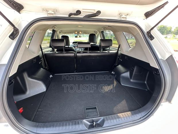 Toyota Prius 4dr Hatchback (1.8L 4cyl gas/electric hybrid CVT) 2016