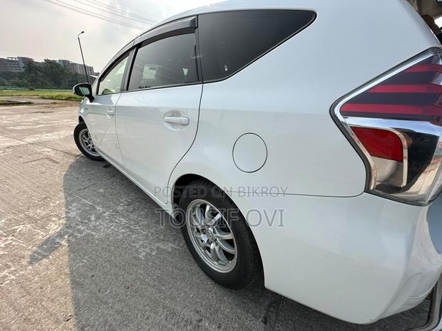 Toyota Prius 4dr Hatchback (1.8L 4cyl gas/electric hybrid CVT) 2016