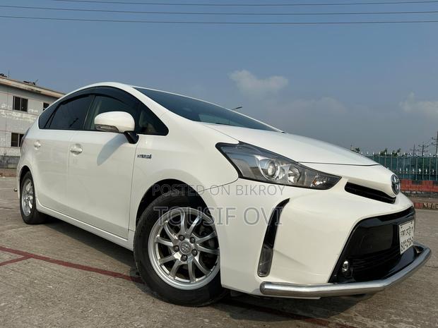 Toyota Prius 4dr Hatchback (1.8L 4cyl gas/electric hybrid CVT) 2016