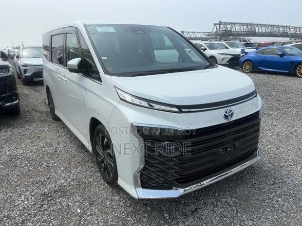Toyota Voxy Hybrid S-Z 2WD 7-Seater 2023 Pearl