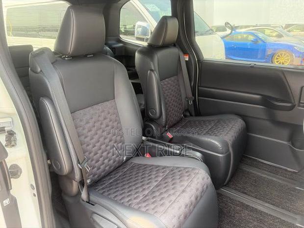 Toyota Voxy Hybrid S-Z 2WD 7-Seater 2023 Pearl