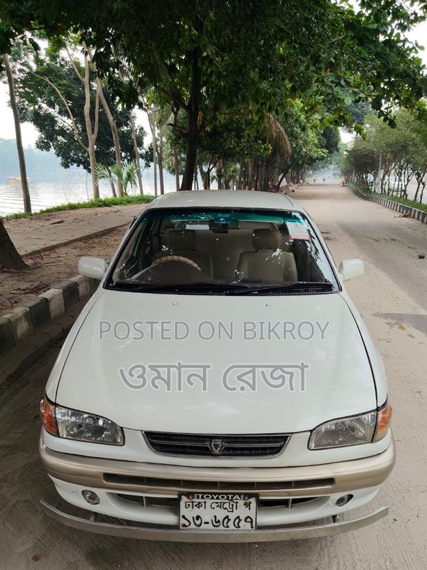 Toyota Corolla Sedan 1995 Pearl