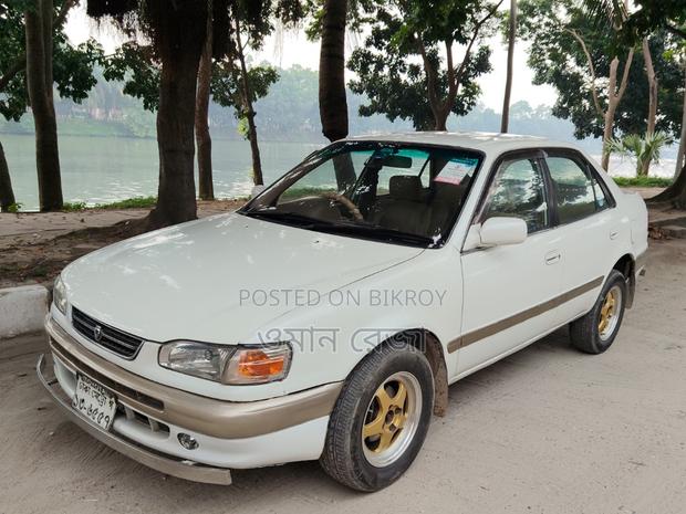 Toyota Corolla Sedan 1995 Pearl