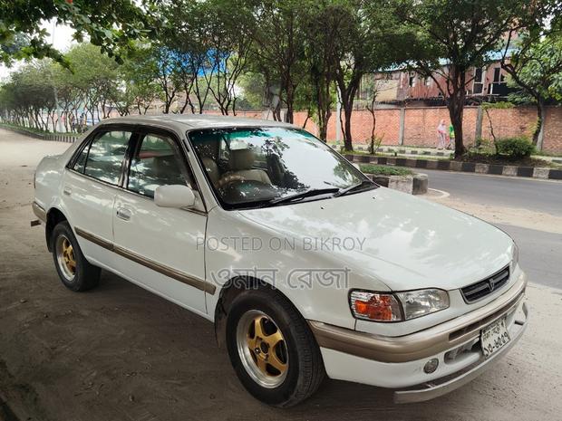 Toyota Corolla Sedan 1995 Pearl