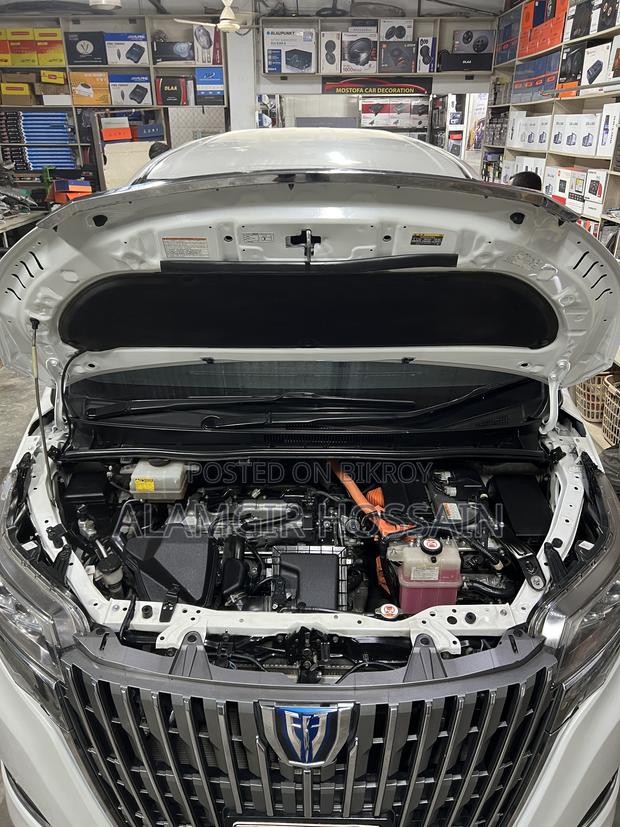 Toyota Esquire 1.8 FWD Hybrid (7 seater) 2018 Pearl