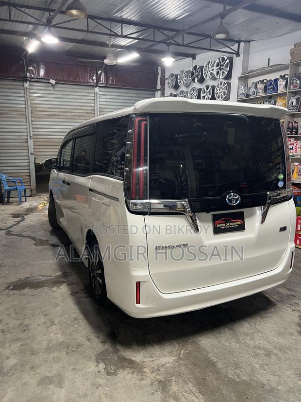 Toyota Esquire 1.8 FWD Hybrid (7 seater) 2018 Pearl