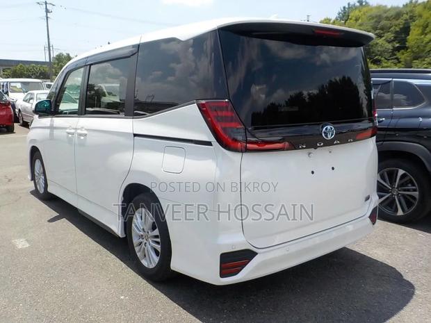 Toyota Noah 2022 Pearl