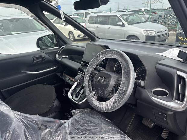 Toyota Noah 2022 Black