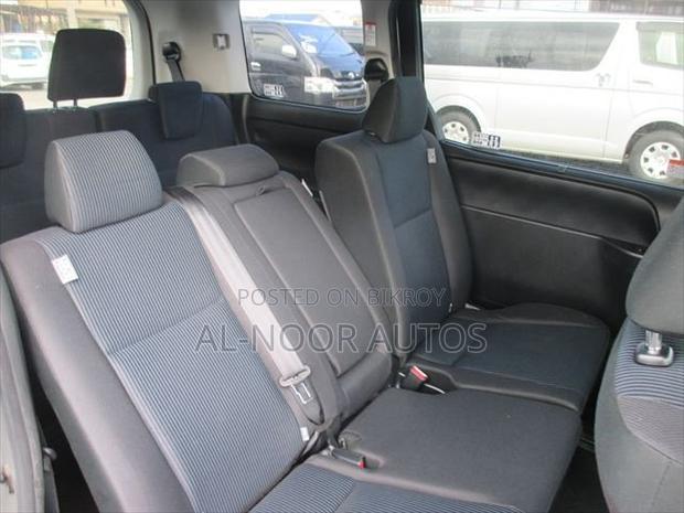 Toyota Noah 2.0 FWD (8 Seater) 2021 Silver