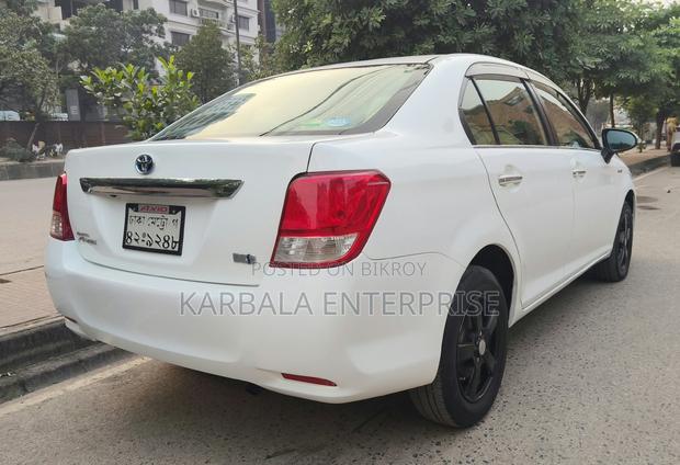 Toyota Axio 1.5 Hybrid 2WD 2013 White