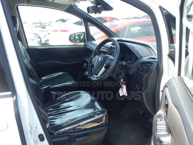 Toyota Noah 2021 Pearl