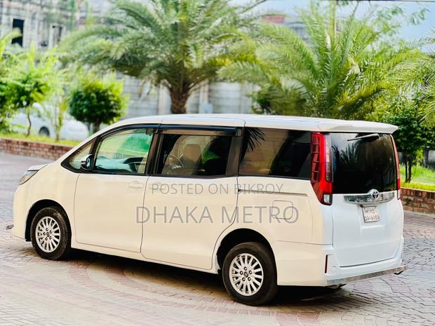 Toyota Noah 2014 Pearl