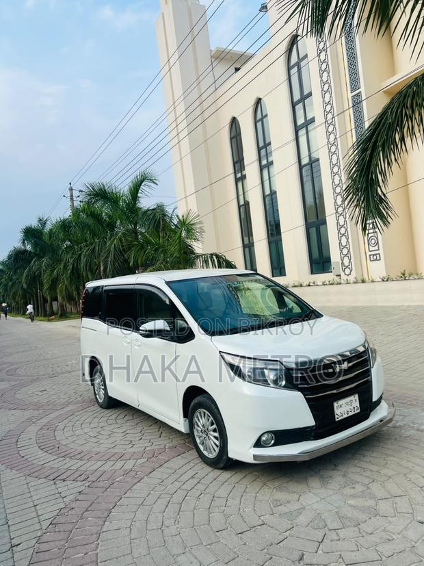 Toyota Noah 2014 Pearl