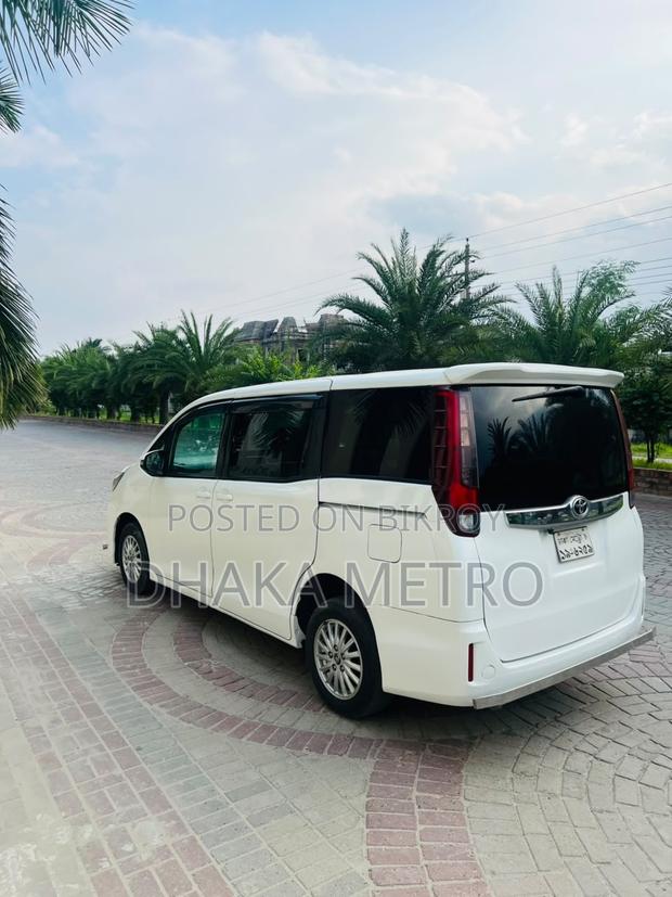 Toyota Noah 2014 Pearl