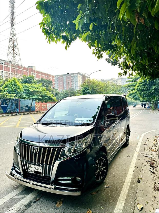 Toyota Esquire 2.0 FWD (8 seater) 2014 Purple