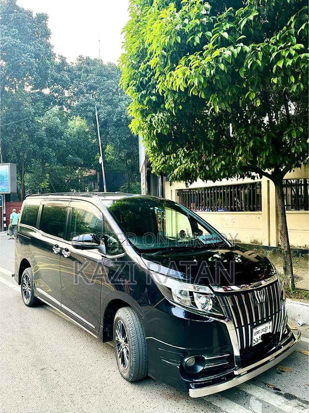 Toyota Esquire 2.0 FWD (8 seater) 2014 Purple