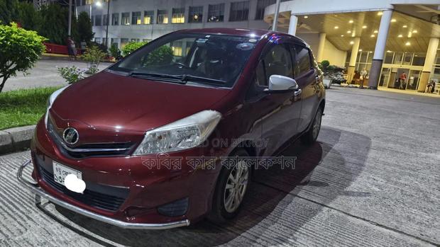 Toyota Vitz 2012 Maroon