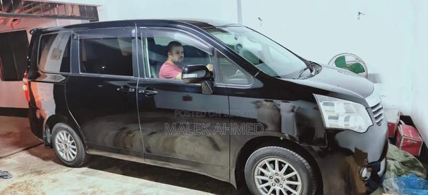 Toyota Noah 2013 Black