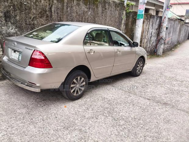 Toyota Corolla Sedan 2004 Brown